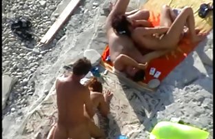 Zreo čovjek banana lišava djevičanstvo mlade mrvice u čarape