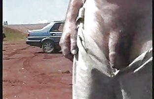 Jebanje s lako dostupnom kučkom u šumi
