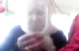 Tip će jebati minijaturne azijske žene u usta.