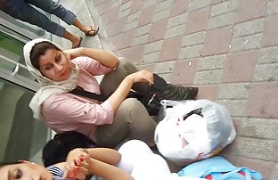 Lijepa žena drka svoj dečko je veliki penis