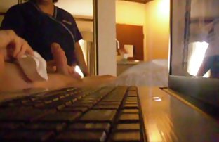 Tip peče seksi kučku u guzici na stolici i kauču.