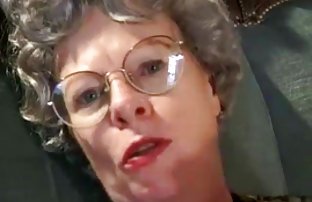 Plavuša se lako dovede do orgazma s vibrator