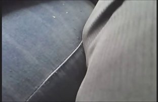 Ruska gospođa na čistini u gustoj šumi