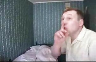 Lijepa glamurozna homo show na kameri njegova masturbacija