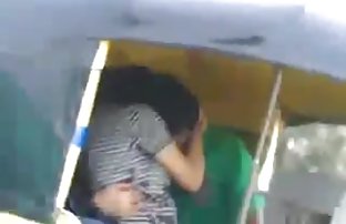 Teen dobi pojavio na skrivene kamere male sise