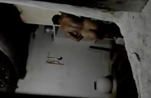 Tip je skinuo rusku kožu i jebao je u kuhinji.
